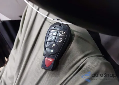 2014 Chrysler Town & Country Touring из США, поврежденный, VIN 2C4RC1BG8ER138638